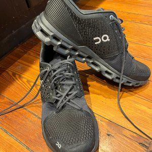 On Running Cloudstratus Black